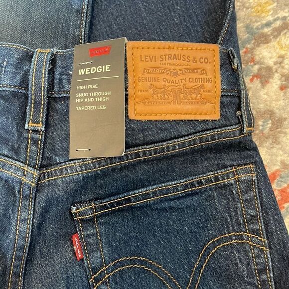 NWT Levi’s Icon Wedgie Dark Wash Jeans Size 24 - Picture 5 of 7